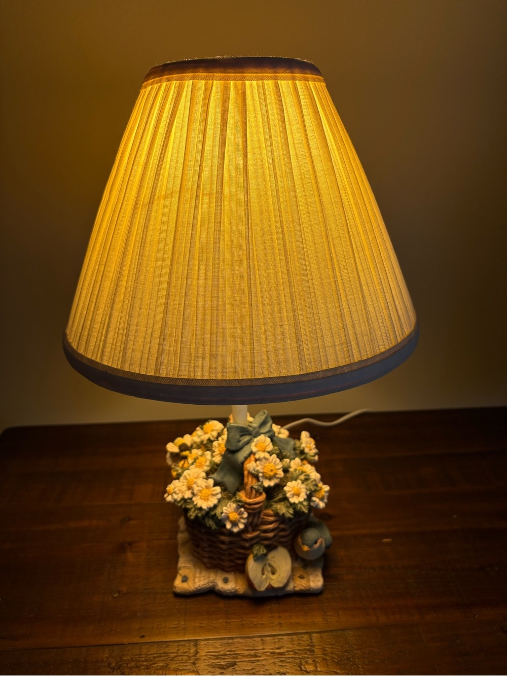 Figi Graphics Table Lamp Daisy Basket / Bird - Picture 9 of 13